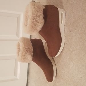 DKNY Abri Faux Suede Wedge Boots Zipper and Faux Fur size 8